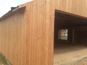 Bardage-Douglas-Brut-de-sciage-en-3-largeurs-Chantier-sur-Lannion-300x225