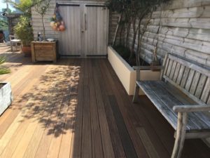 Terrasse-Ipe-Chantier-sur-Saint-Pabu-2-300x225